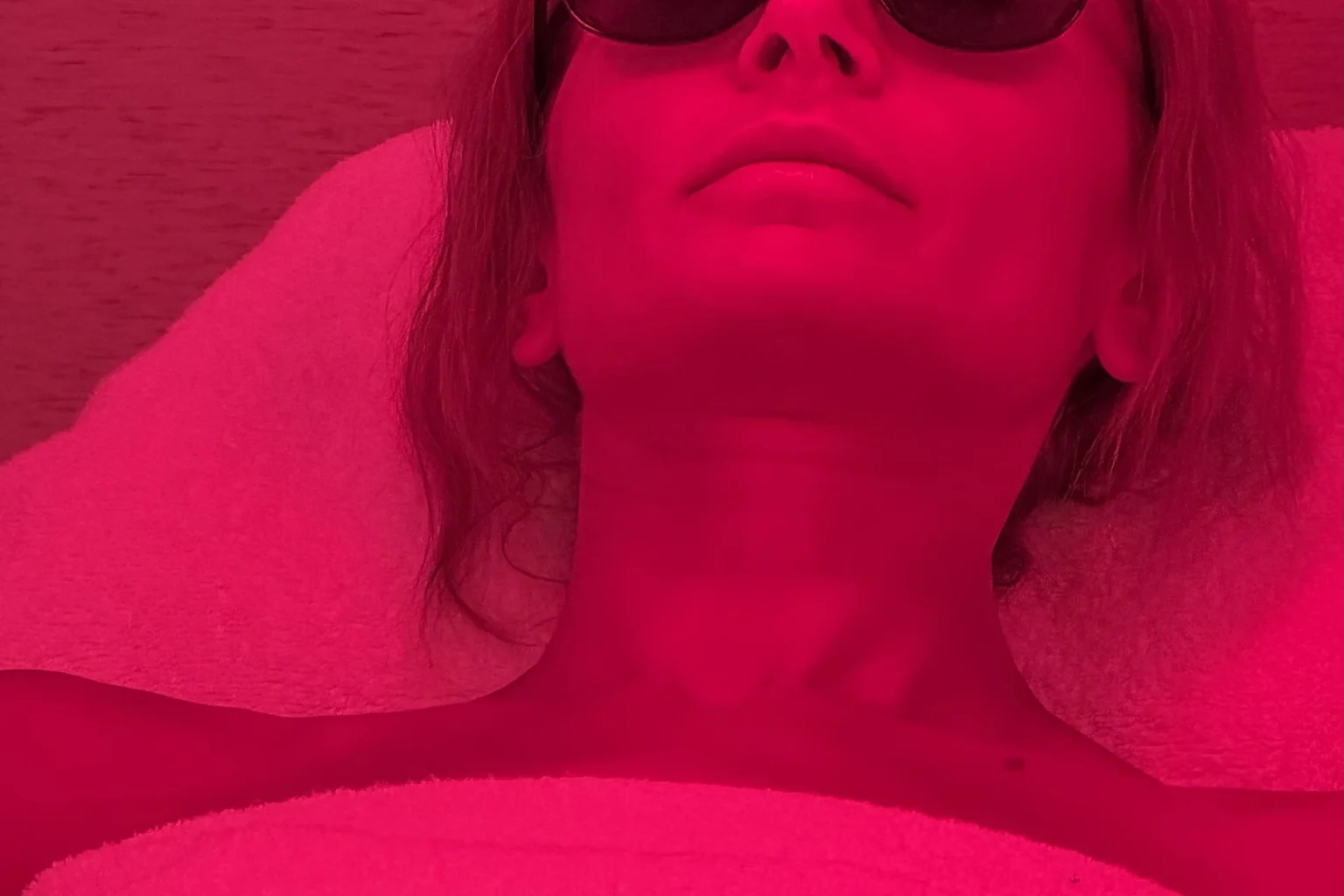 Guest relaxing during red light therapy