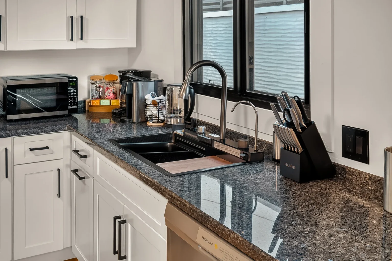 Avena modern kitchen
