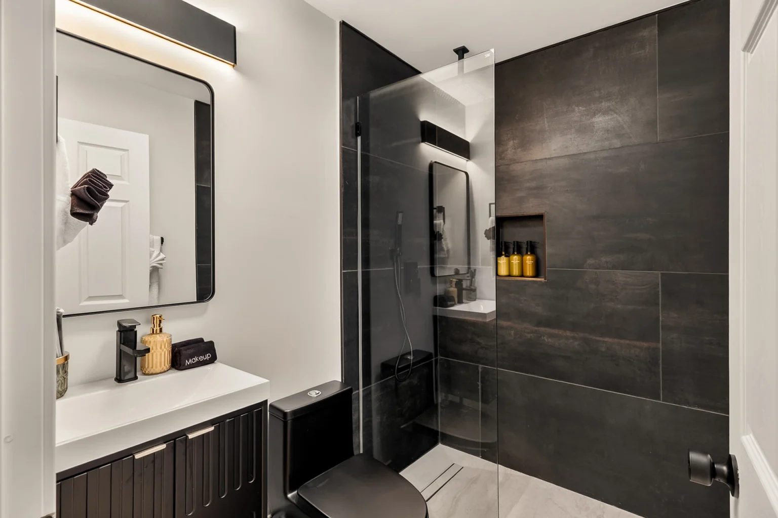 Avena modern bathroom