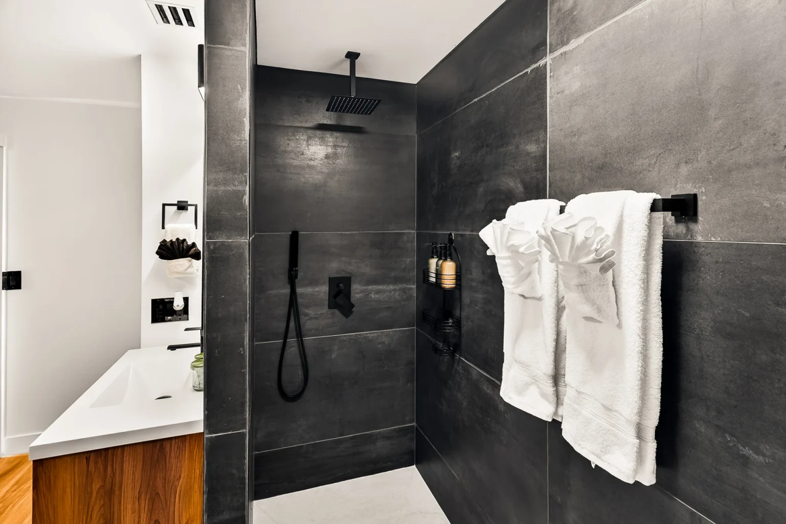 Avena walk-in shower