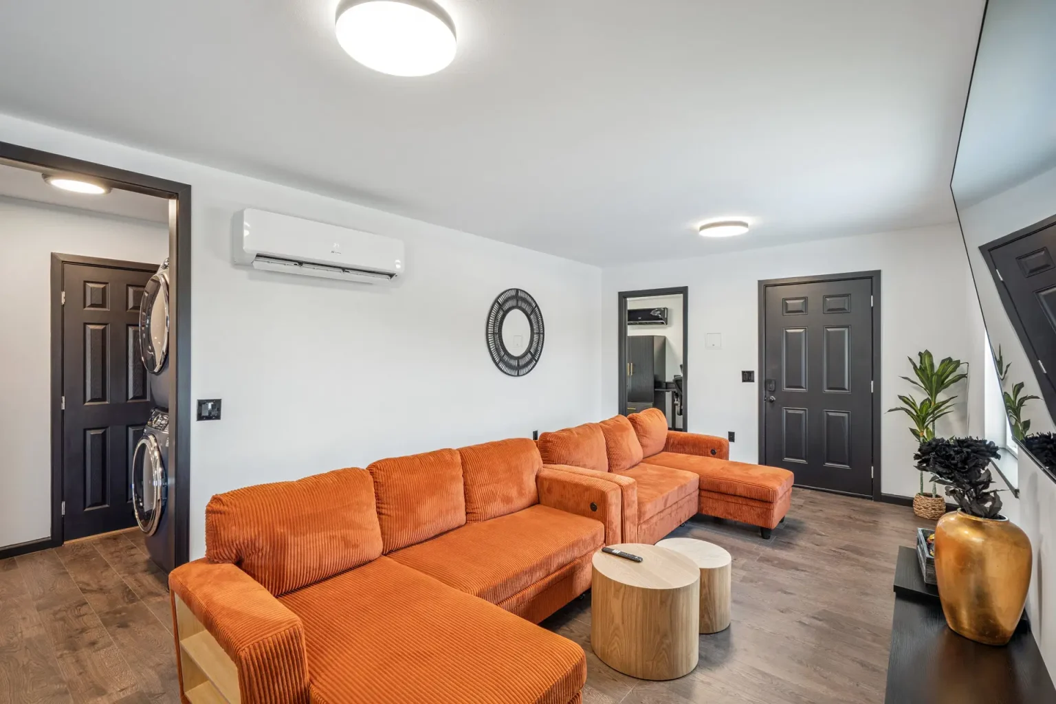 Crescendo living room and foyer