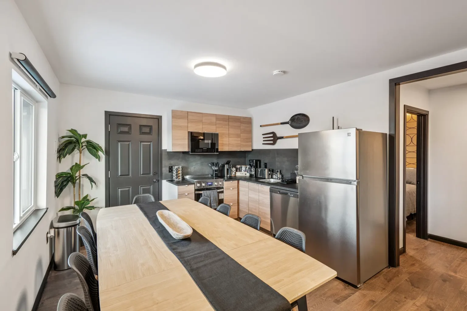 Crescendo dining area and kitchen